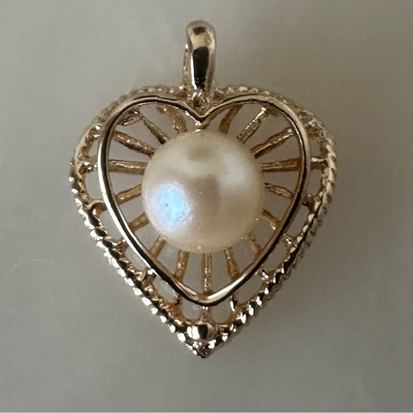 14k Solid Gold Heart Shaped Basket Pendant with Pearl Center - Picture 9 of 16